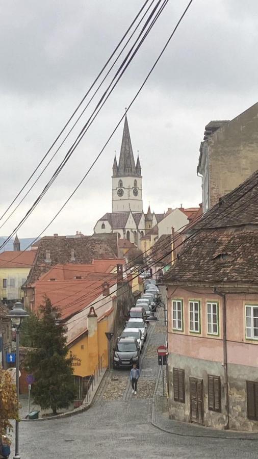Apartament Istoric Ultracentral - With Parking Sibiu Esterno foto